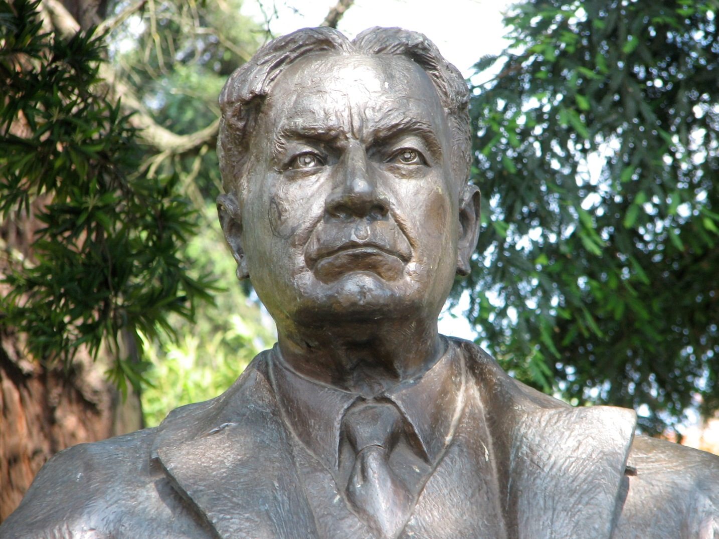 Abel Salazar's monument, Porto (3).JPG
